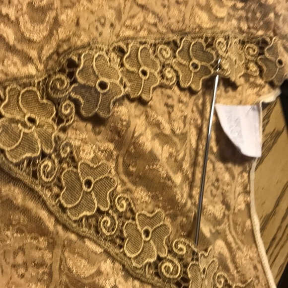 Top - Picture 3 of 3